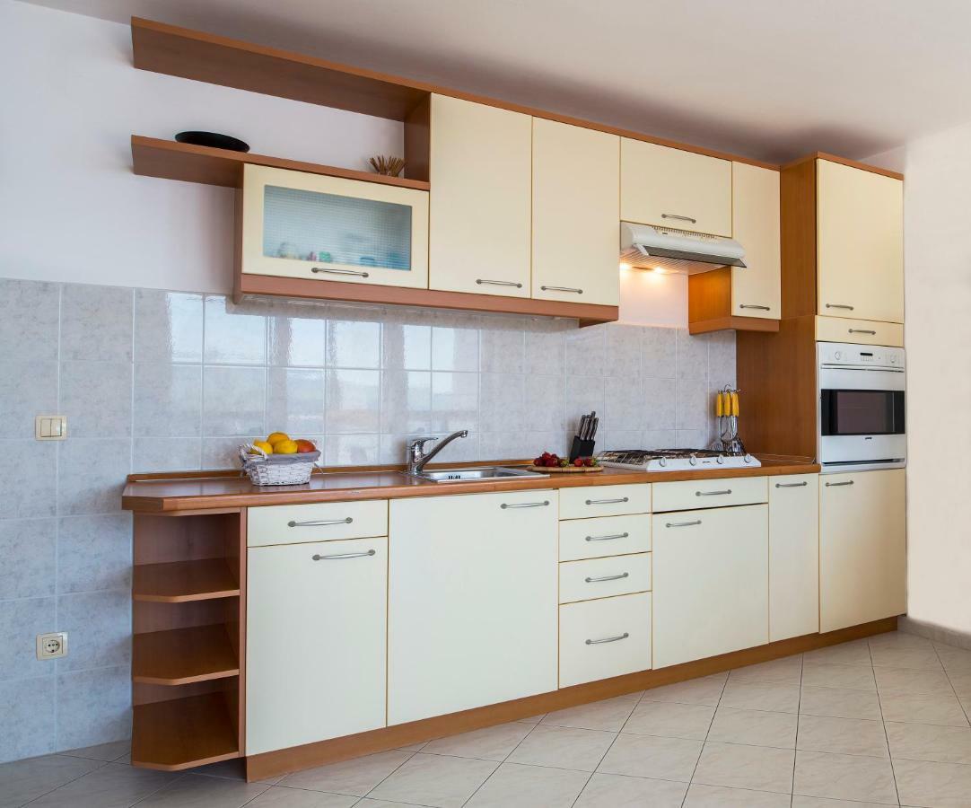 Lily Apartment Rabac Bagian luar foto