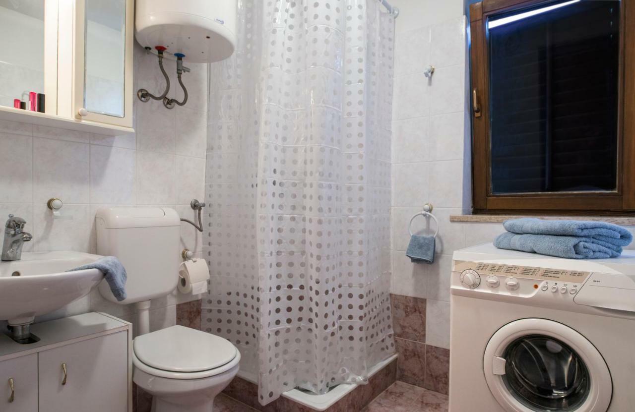 Lily Apartment Rabac Bagian luar foto